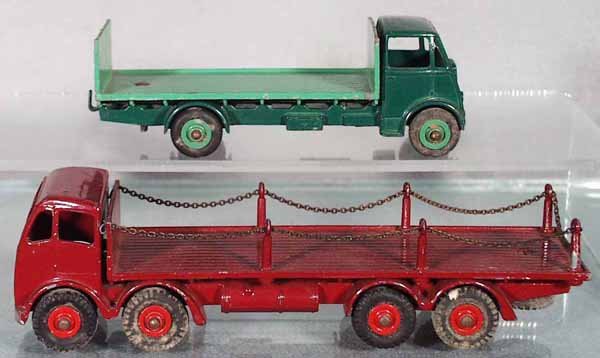 2 DINKY VEHICLES: 513 Guy Flat Truck, mildew on tires; 505 Foden Flat w/chains, mildew on tires, C5.