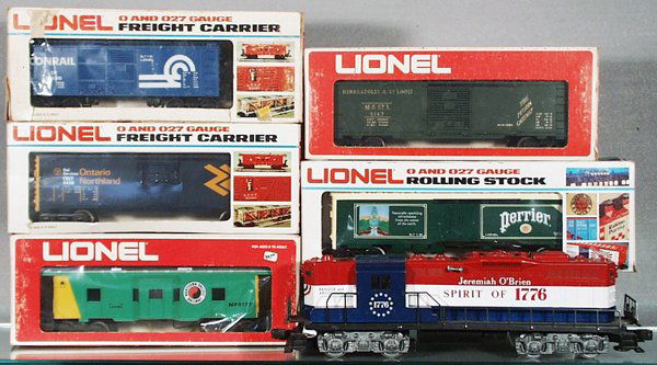 LIONEL TRAIN SET: O ga, Spirit of '76 GP loco w/cars 9814, 9035, 9438, 9472, 9177, orig boxes worn, C7-8.