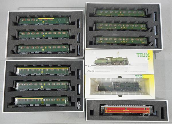 TRIX & LS MODELS FRENCH TRAIN SET: HO ga, 2-rail, Trix 22369 loco & tender, LS Models 40192, 40193, 40194, 40404 car sets, orig boxes & inserts minor wear, C9.