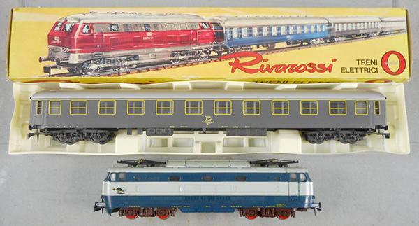 ITALIAN TRAIN SET: O ga, Lima E444 loco, Rivarossi 7780 FS coach, w/orig box & insert, minor wear, C7-9.