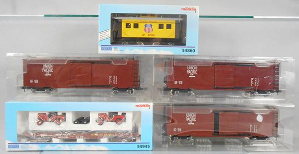 5 MARKLIN MAXI FREIGHT CARS: 1 ga, 54860 UP caboose, 3 #5487 UP box cars, all 3 missing outer box sleeve, 54945 UP flat w/Jeeps, orig boxes & inserts, C8-9.