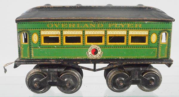HAFNER NORTHERN PACIFIC COACH: O ga, litho tin, missing 1 coupler, ca 1916, C7.