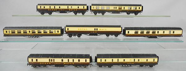 EXLEY GWR COACHES: HO ga, 3332, 1166, 886, 9029, 252, w/trucks, 2225 & 8202 without trucks, ca 1950s, C7-8.