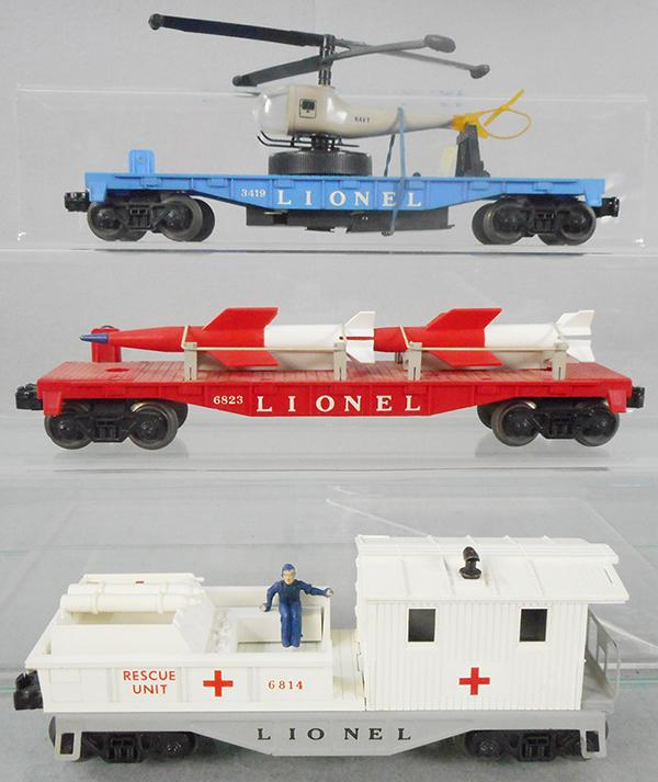 LIONEL 2527 MISSILE LAUNCHER SET: O ga, 3419 helicopter car, 6823 flat w/missiles, 6814 First Aid caboose, missing 1 stretcher, 943 ammo dump, w/packets, paperwork & track, missing 44 loco, orig boxes, orig set box minor wear, C7-8.
