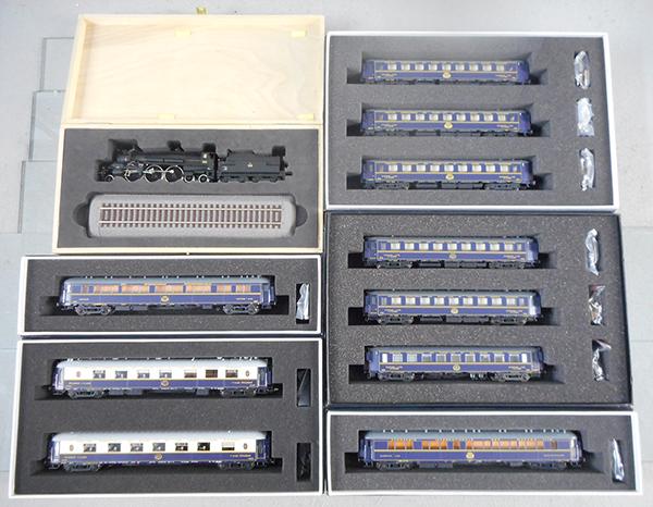 ROCO & LS MODELS TRAIN SET: HO ga, 2-rail, Roco 43330 digital loco & tender, LS Models 49171, 2 #49121, 49142, 49137 CIWL car sets, orig boxes & inserts, C8-9.