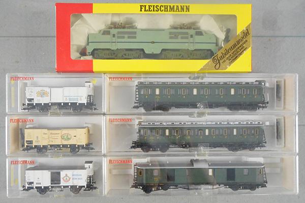 FLEISCHMANN SPECIAL ISSUE LOT: HO ga, 2-rail, 90 4372 Dutch anniversary loco, 5084L, 5088L, 5087L Luxembourg coaches, 91 5357, 93 5357, 5865K freight cars, C8-9.