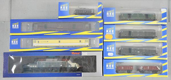 ROCO & REE TRAIN SET: HO ga, 2-rail, Roco 72351 digital loco, w/Ree cars VB-024, VB-032, WB-275, VB-016, VB-013, VB-009, WB-140, orig boxes & inserts, C9.