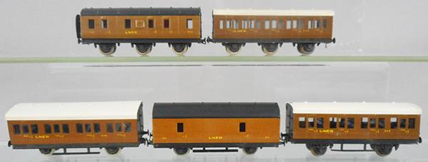 EXLEY LNER RR COACHES: HO ga, 102, 318, 36, 302, 205, metal, ca 1953, C6-8.