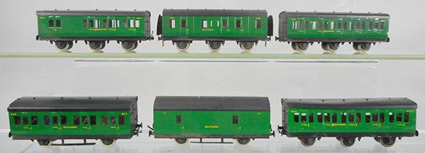 EXLEY SOUTHERN RR COACHES: HO ga, 251, 103, 220, 201, 31, 305, metal, ca 1953, C6-8.