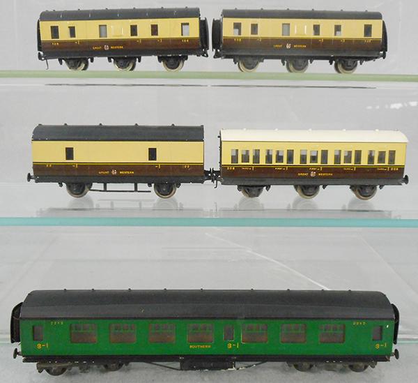 EXLEY GWR RR COACHES: HO ga, 106, 102, 22, 208, metal, ca 1953, w/Southern RR 2212 corridor coach, ca 1938, C7-8.
