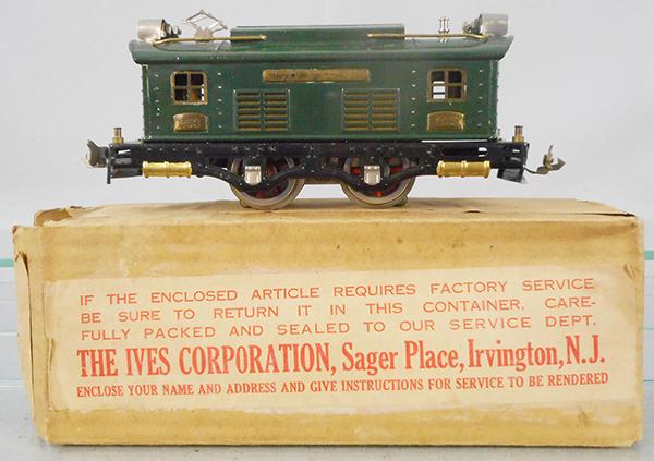 LIONEL 253 LOCO: O ga, dark green, touch up on top of loco, orig box dated 1931, Ives label on side, C7.