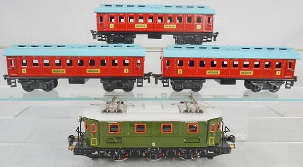 BING & MERKUR TRAIN SET: O ga, Bing 11/893/0 electric loco, handpainted tin, 3 Merkur coaches, C7-8.