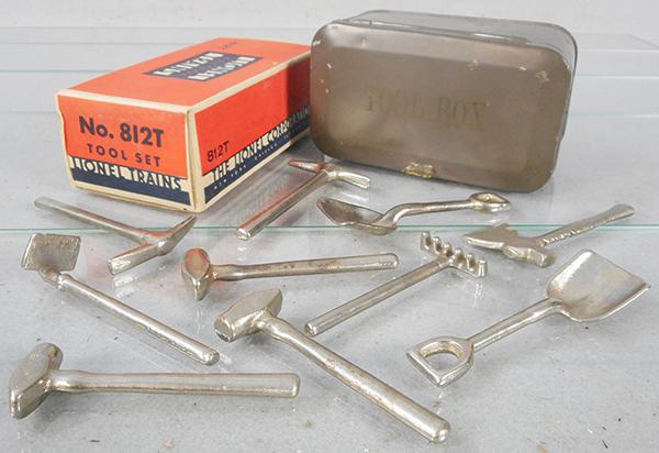 LIONEL 812T TOOL SET: O ga, gray tool box w/812T tool set, w/10 nickelplated tools, orig box minor wear, C8.