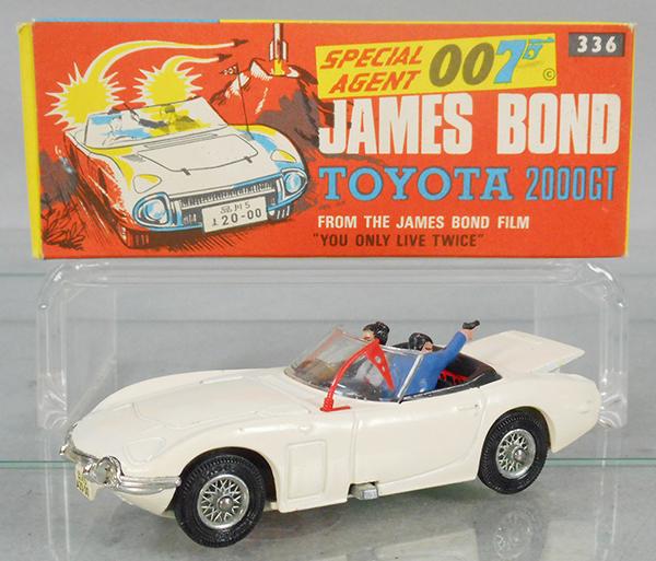 CORGI 336 JAMES BOND TOYOTA 2000: white, missing missiles, rear deck partially open, orig box only, C7-8.