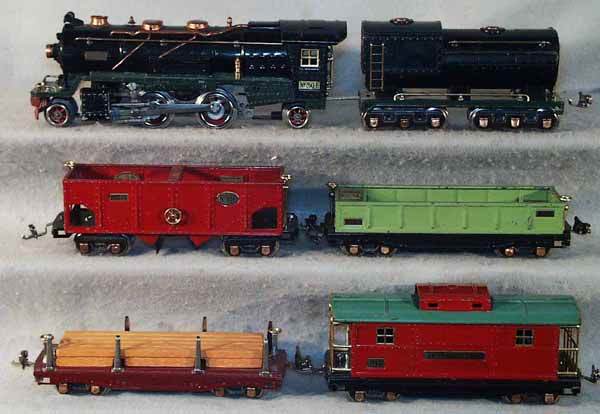 LIONEL TRAIN SET: O ga, 260E loco, heavy solder on roller pick ups, die cast chipping & wear to steamchests, 260T tender, 816 hopper, 812 gondola, 811 lumber, repro load, missing 1 stake, 817 caboose, C4-5.