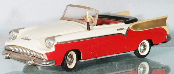 SCHUCO 5710 ELEKTRO RADIO MUSIC BOX AUTO: white & red, music box working, driver motor working, 1 blemish by headlight, C8.