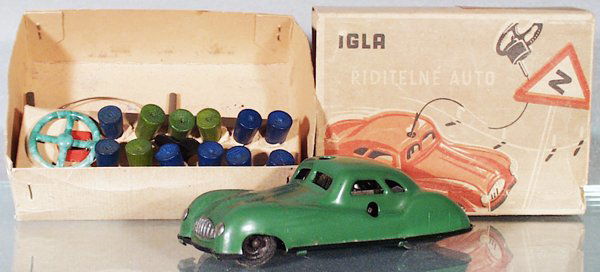 IGLA SCHUCO COPY AUTO: made in Czechoslovakia, telesteering auto w/accessories, 5 in long, 3 hubs broken, orig box worn, C5-6.