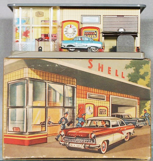 GAMA 560 SHELL GAS STATION: litho tin, w/auto that drives around station, windup working, unused, orig box worn, C8.