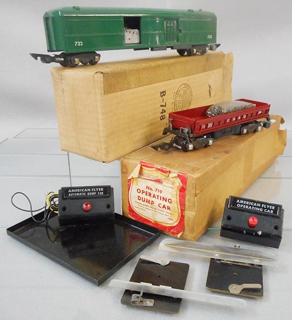 2 AMERICAN FLYER OPERATING CARS: S ga, 732 baggage car, green, 719 operating dump car w/buttons, activators & bin, orig boxes & wraps, minor wear, C9.