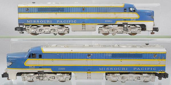 AMERICAN FLYER MISSOURI PACIFIC DIESEL ALCO AA: O ga, 21920 power A, missing 1 step, 21920-1 dummy A, surface oxidation on chassis, both units have 1 rusty step, missing cab horns, nose stickers worn, C5-6.