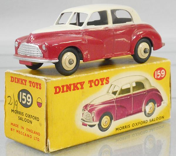 DINKY 159 MORRIS OXFORD: coral & off white w/tan hubs, orig box minor wear, has correct color dot, C8-9.