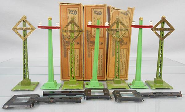 LIONEL ACCESSORIES: O ga, 4 #068 warning signs, 3 #060 telegraph poles, w/3 rough orig boxes, C5-7.