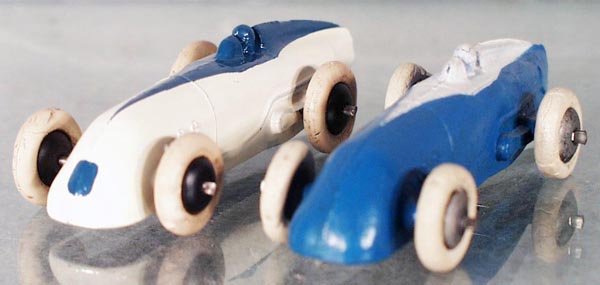 2 DINKY 23A MG RACERS: both French issues, bodies restored, orig tires & rims worn, C6-8.