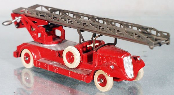 FRENCH DINKY 32D DELAHAYE FIRE LADDER TRUCK: C8.