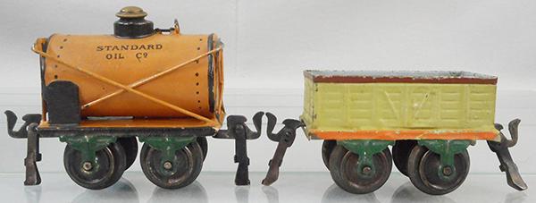 2 MARKLIN FREIGHT CARS (1 of 2)