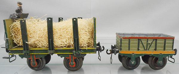 2 MARKLIN FREIGHT CARS (1 of 2)