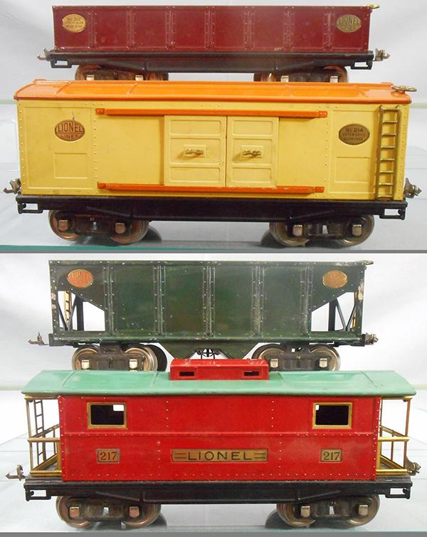 4 LIONEL FREIGHT CARS (1 of 3)