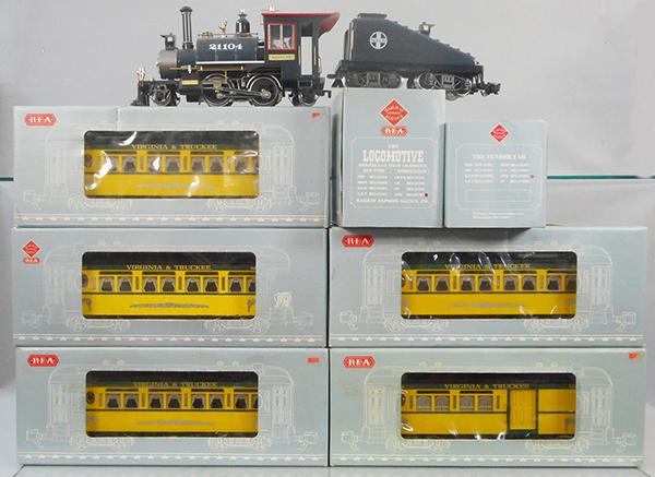 REA TRAIN SET: G ga, ATSF 21104 loco, 21907 tender, Virginia & Truckee, 31153 combine, 3 #31003 coaches, 31203 obsv, orig boxes & inserts, C8.