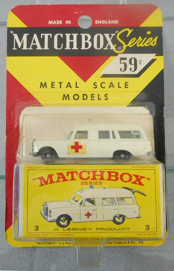 MATCHBOX 3C2 MERCEDES AMBULANCE BLISTER PACK (1 of 1)