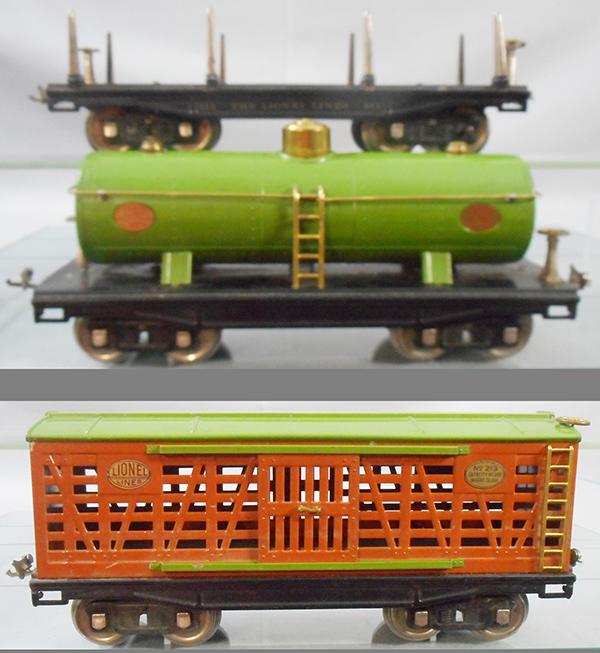 3 LIONEL FREIGHT CARS (1 of 2)