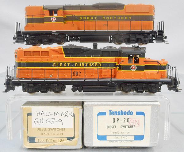 2 GREAT NORTHERN GP LOCOS (1 of 2)