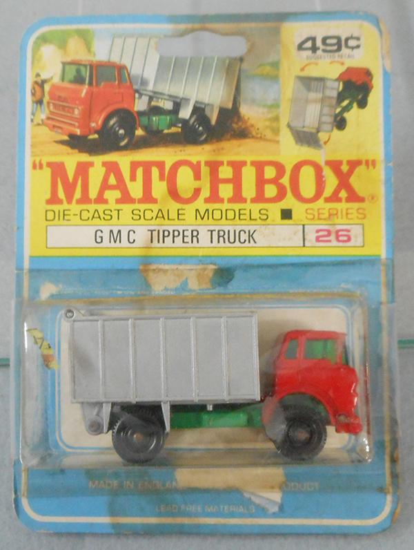 MATCHBOX 26C1 GMC TIPPER TRUCK BLISTER PACK (1 of 1)