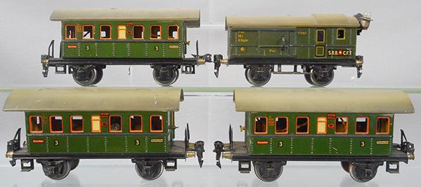 4 MARKLIN PASSENGER CARS (1 of 2)