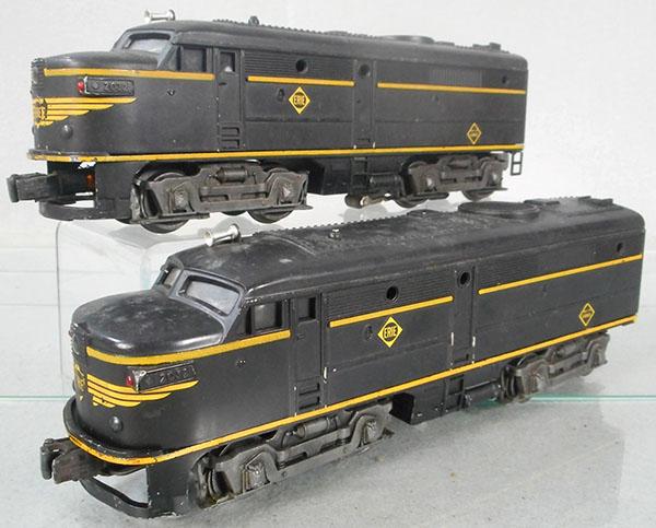 LIONEL 2032 ERIE ALCO SET: O ga, 2032P, small dent on front numberboard, 2032T, both locos have minor nose decal chips, orig master carton w/insert, C7.