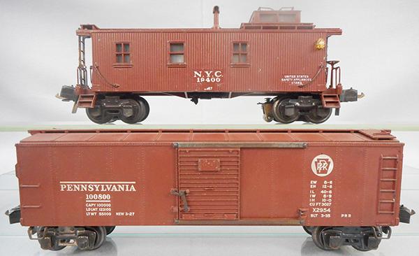 2 LIONEL SEMI SCALE FREIGHT CARS (1 of 2)