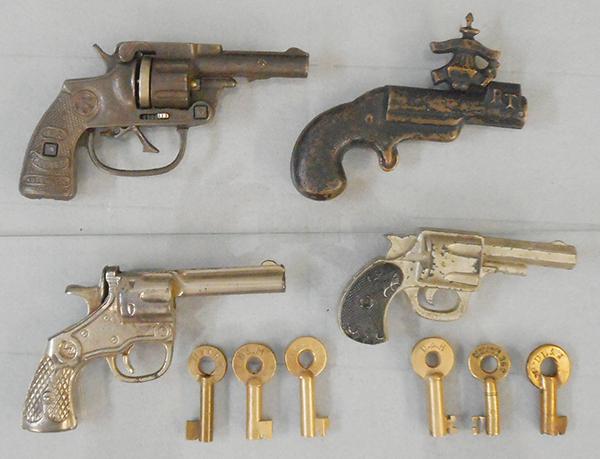 CAP GUNS & RAILROAD KEYS: Kilgore Six Shooter, 6 1/2 in long, broken, Toonerville, 5 1/2 in long, Kenton, 6 in long, glass gun, 5 1/8 in long, w/6 RR keys, C5-7.