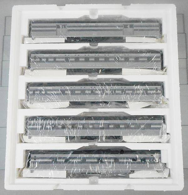 MTH 20-6554 NYC 5-CAR TRAIN SET (1 of 2)