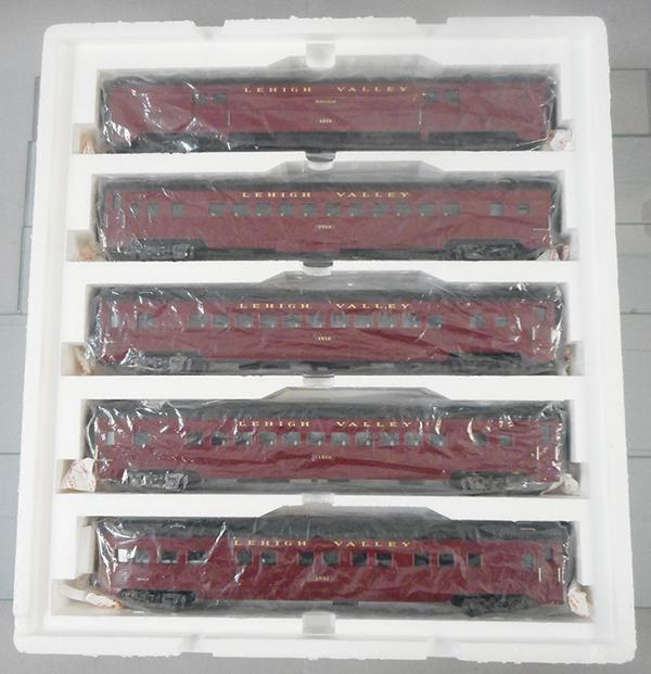 MTH 20-6527 LEHIGH VALLEY 5-CAR PASSENGER SET: O ga, trains have not been unwrapped from factory packaging, orig box & insert minor wear, C10.