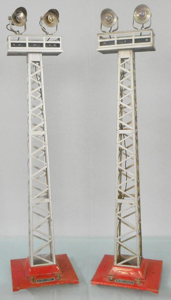 2 LIONEL 92 FLOODLIGHT TOWERS (1 of 2)