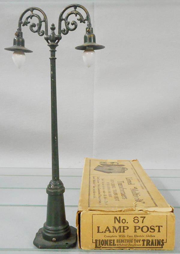 LIONEL 67 LAMP POSTS (1 of 2)