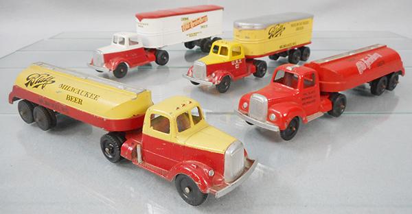 4 TOOTSIETOY MACK BEER TRUCKS (1 of 2)