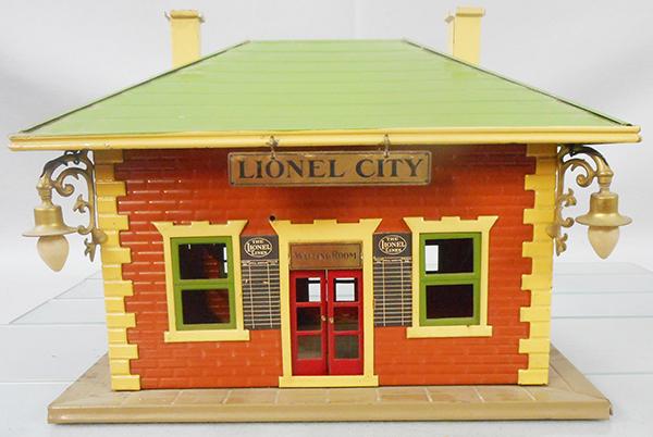 LIONEL 124 STATION (1 of 2)