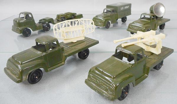 5 TOOTSIETOY ARMY VEHICLES (1 of 2)