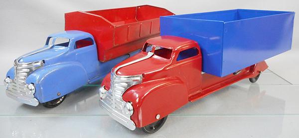 2 MARX DUMP TRUCKS (1 of 2)