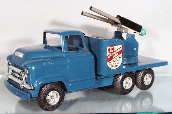 BUDDY L 1956 GMC ANTI-AIRCRAFT TRUCK: painted pressed steel, 15 in long, minor decal wear, C6.