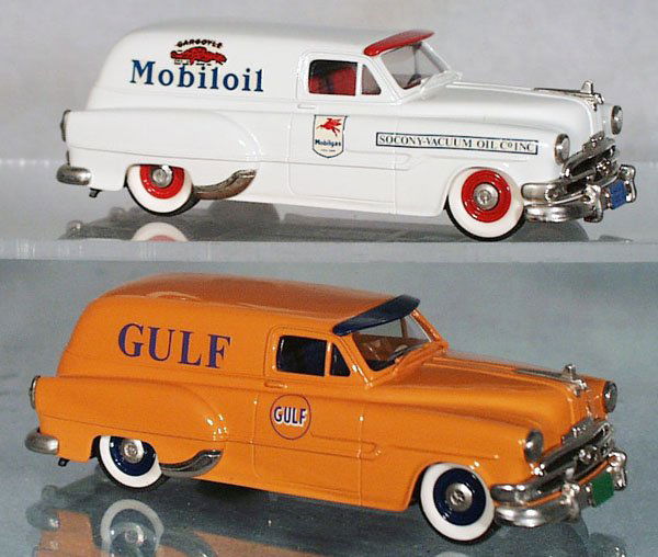 2 BROOKLIN #31 1953 PONTIAC DELIVERY SEDANS: Mobiloil & Gulf, orig boxes, 1 worn, C9-10.